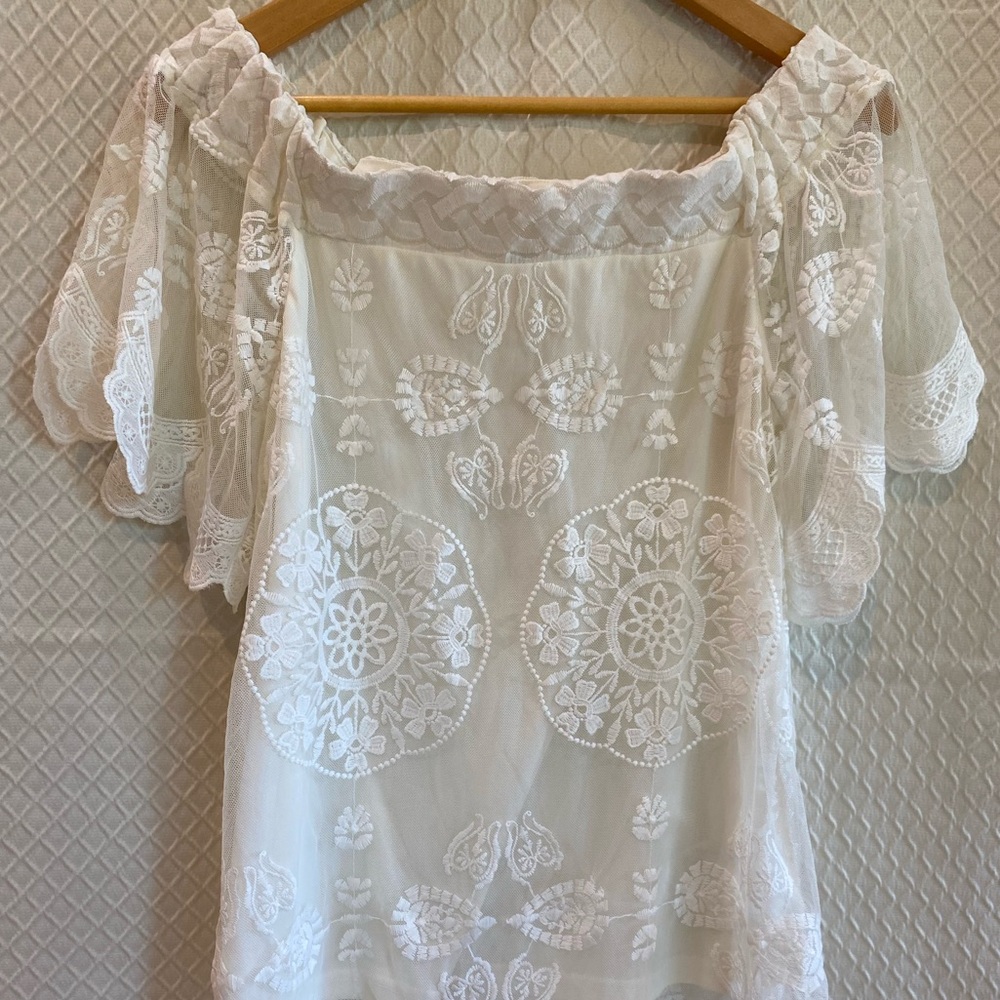 Elegant White Lace Off-Shoulder Top. Flutter Sleeves. Small. Boho/Hippie Chic
